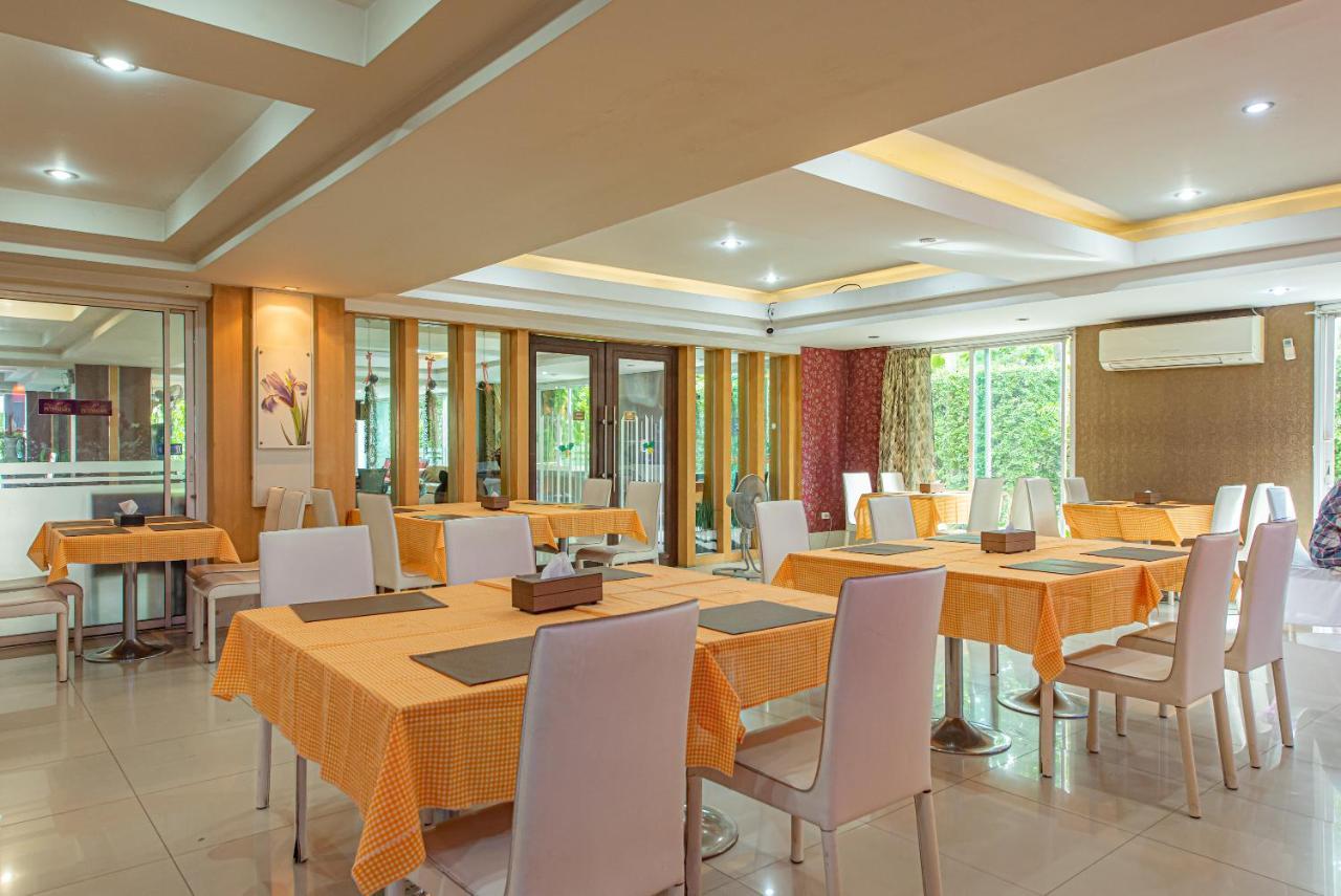 The Wing Design Hotel Bangkok Exteriör bild