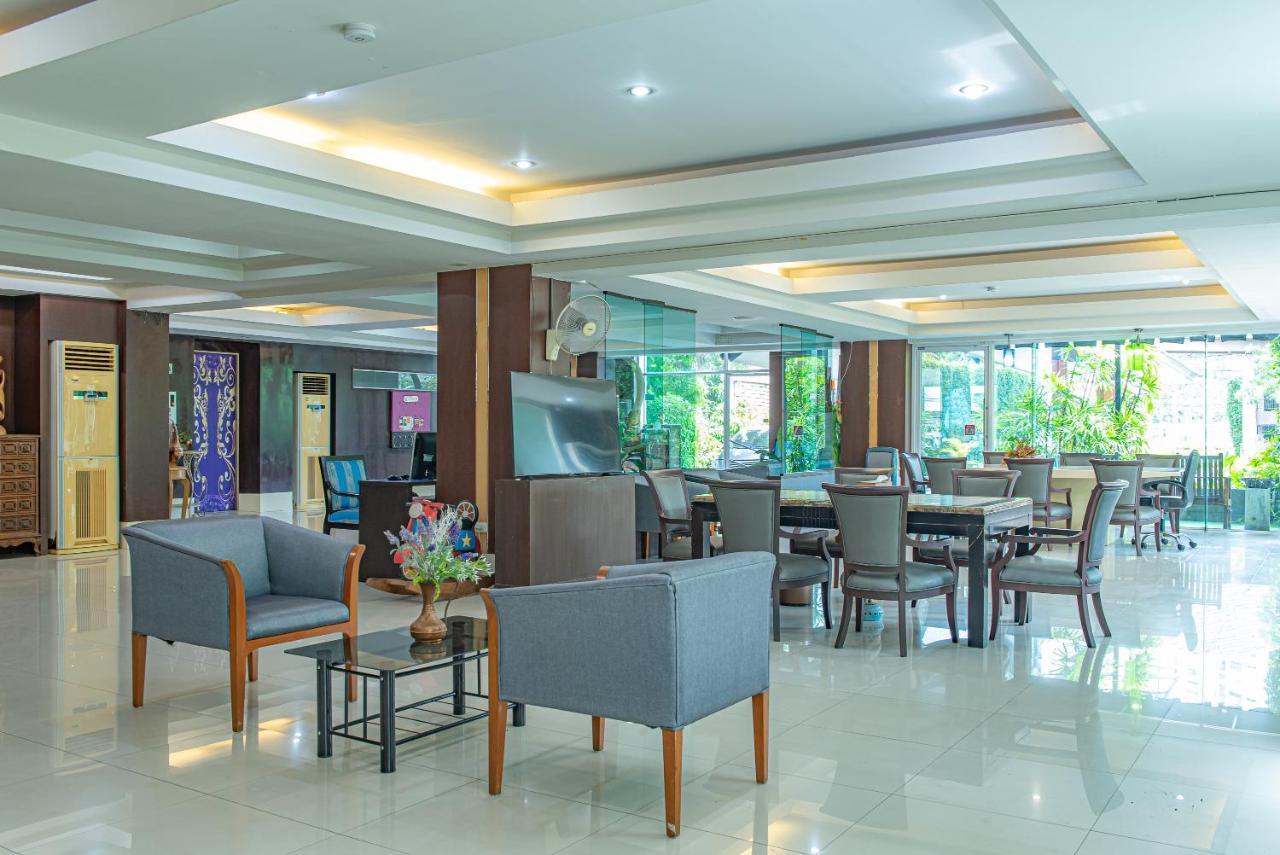 The Wing Design Hotel Bangkok Exteriör bild